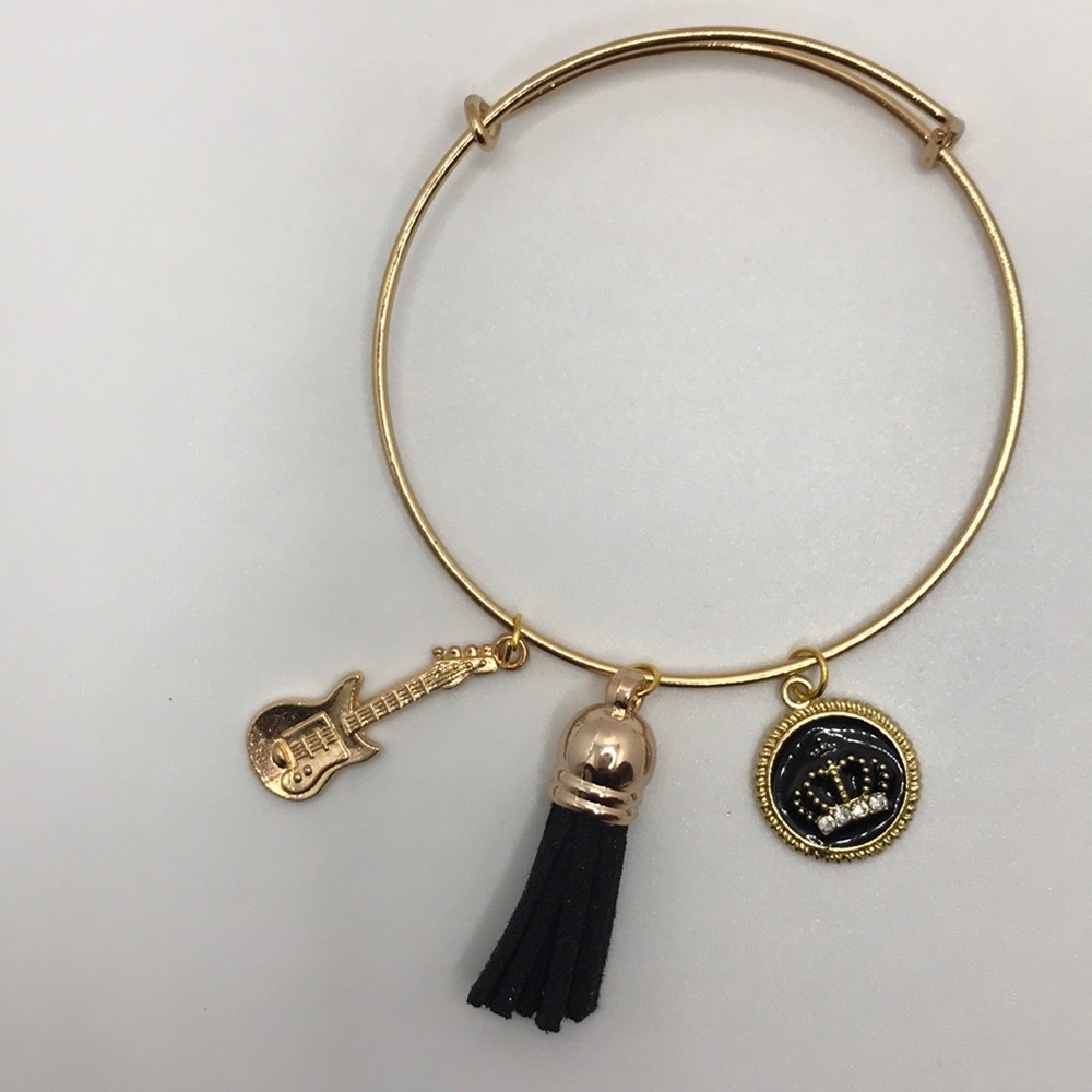 NWT Handmade charm bracelet. Black stackable